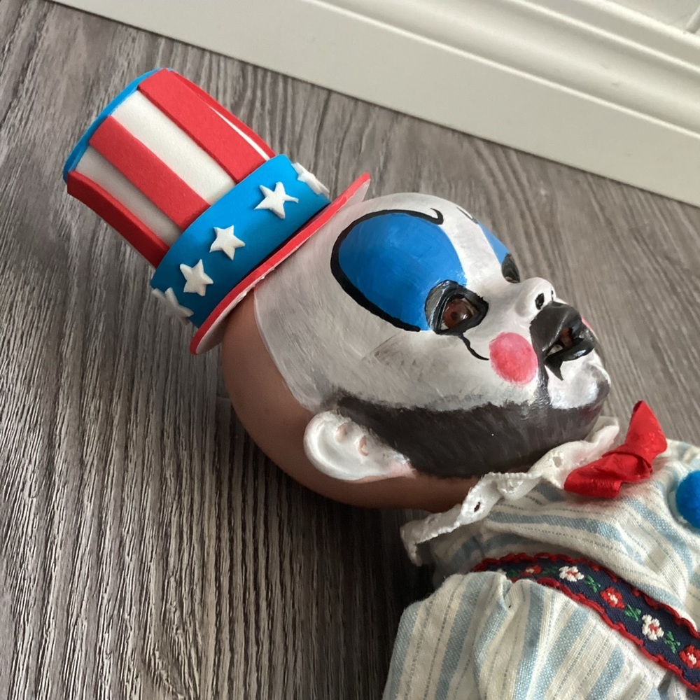 Baby Capt’n Spaulding - Picture 5 of 10